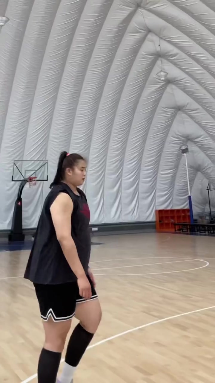 嚯，好魁梧！大寶貝劉禹彤背打你，你能頂住嗎？