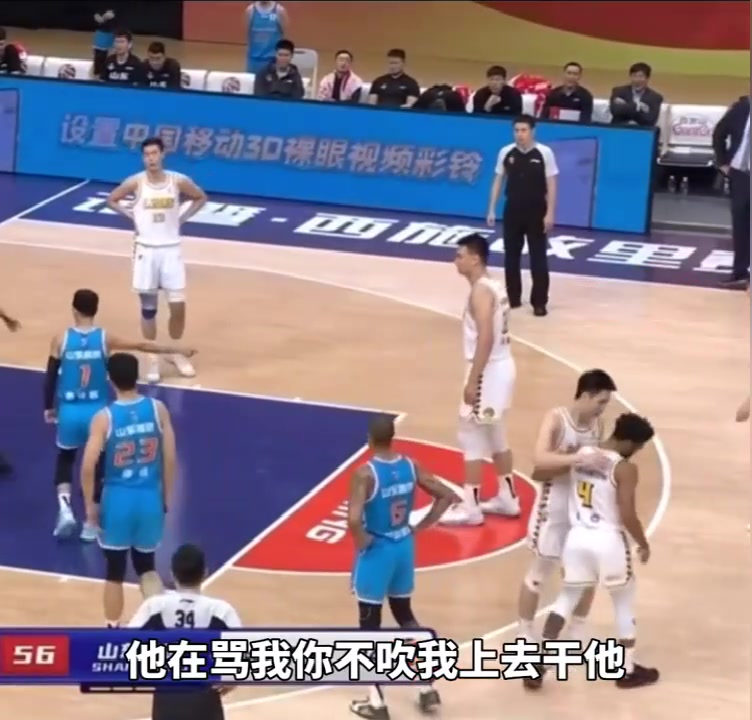 被庫克罵毛了？高詩巖對裁判說：他再罵我你不吹，我就上去干他?。ǜ咴妿r對新疆）