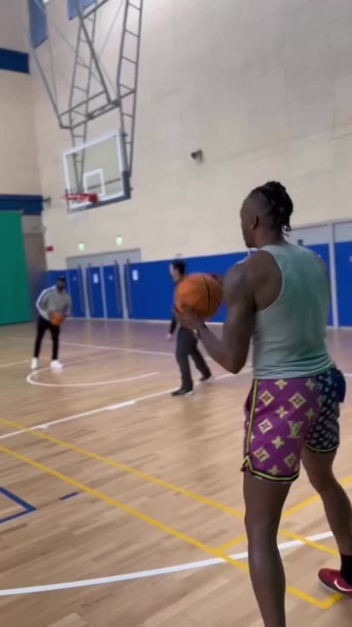 明天要復(fù)出！霍華德ins曬訓(xùn)練視頻：超人就要回歸賽場！（霍華德的ins賬號）