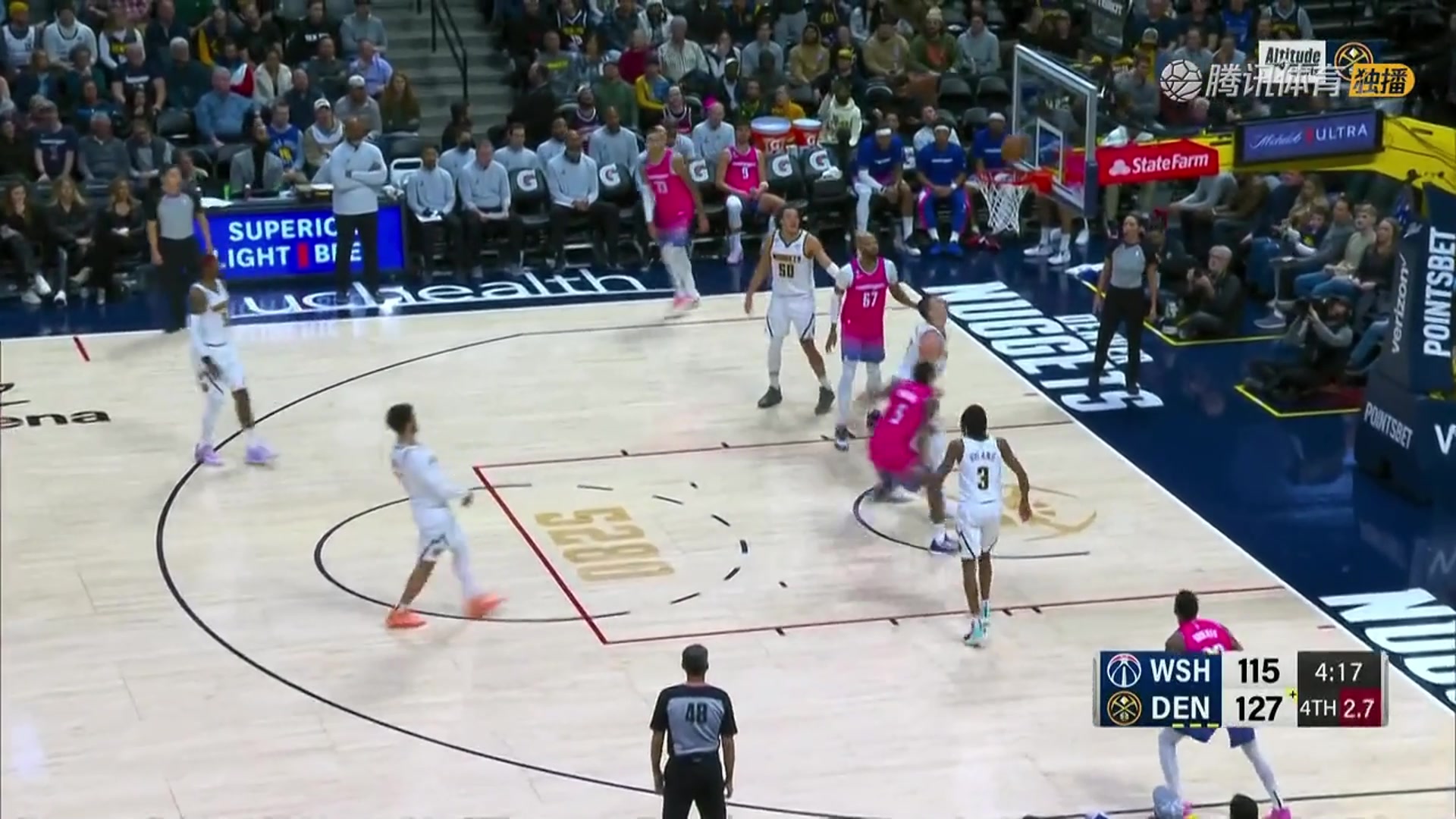 和我一隊(duì)沒這么厲害？巴頓在約基奇頭上搶到前場籃板霸氣補(bǔ)籃得手（約翰·巴頓）