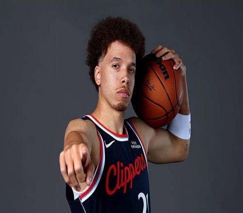 組織和串聯(lián)能力相當(dāng)不錯，快船第三陣容中還隱藏著一個小保羅