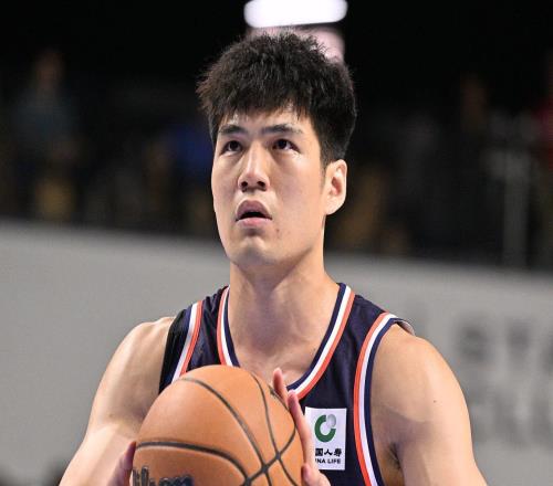 兩戰(zhàn)轟27+8！中國男籃26歲MVP閃耀NBA季前賽：戰(zhàn)快船末節(jié)大爆發(fā)
